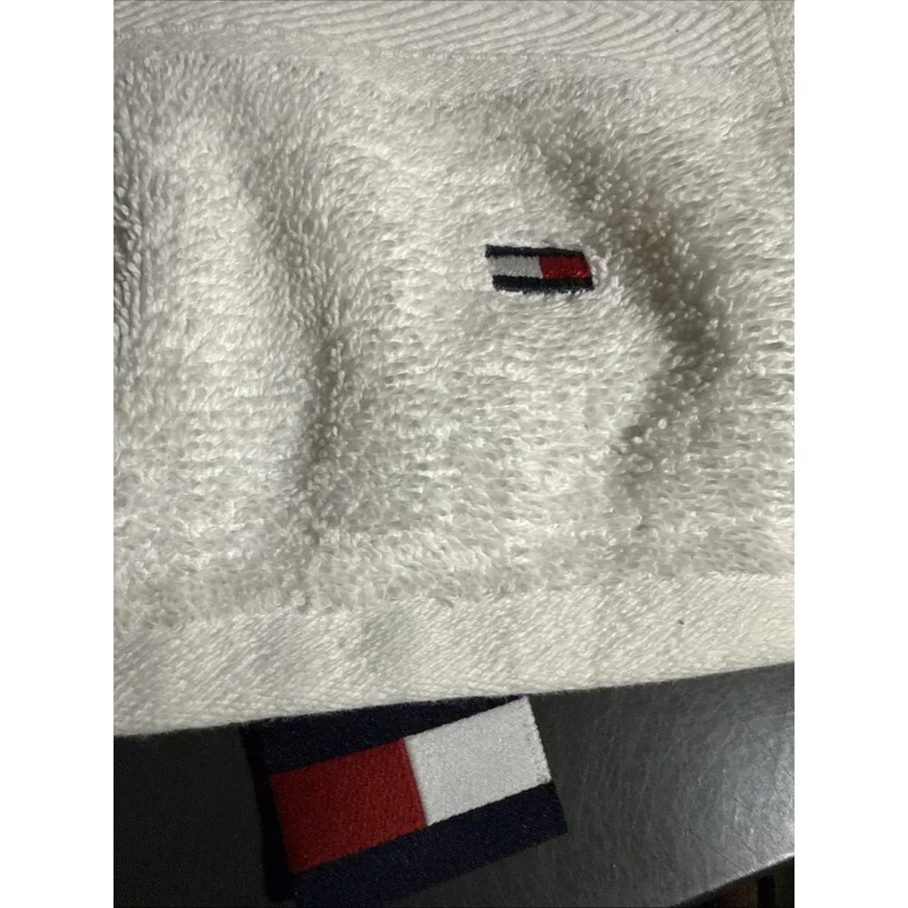 TOMMY HILFIGER Vintage Bath Towel 100% Cotton Logo 48”Lx27”W
